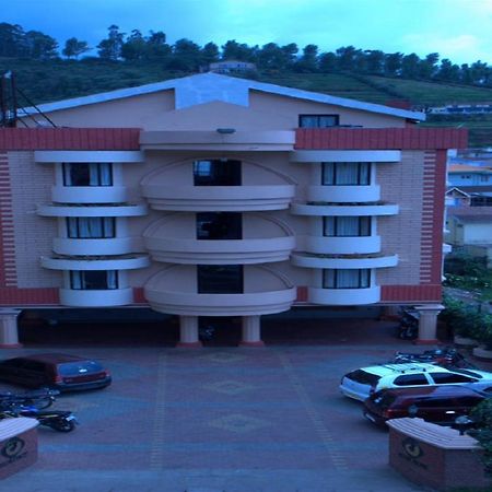Hotel Blue Bird Udagamandalam Exterior foto