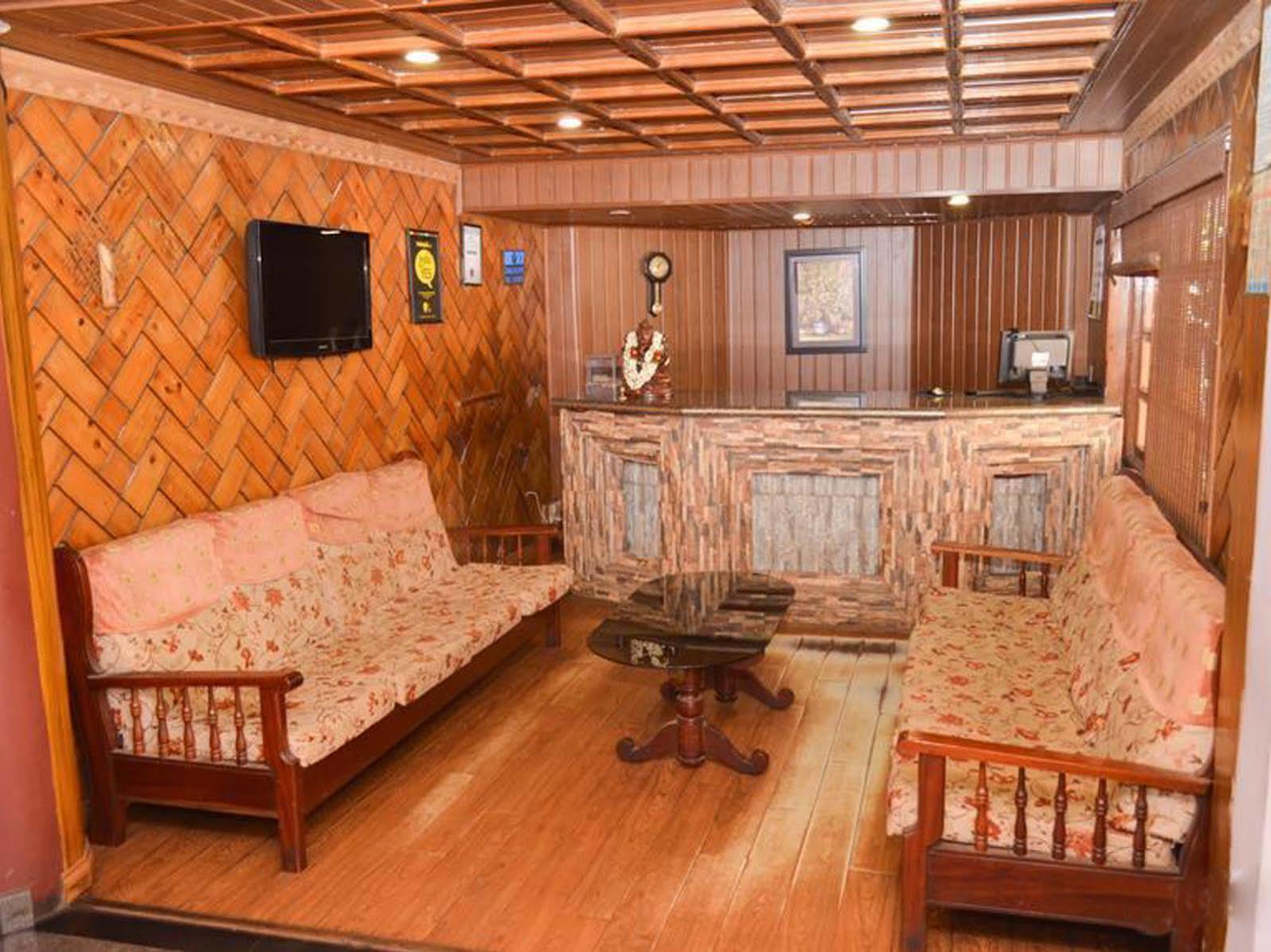 Hotel Blue Bird Udagamandalam Exterior foto